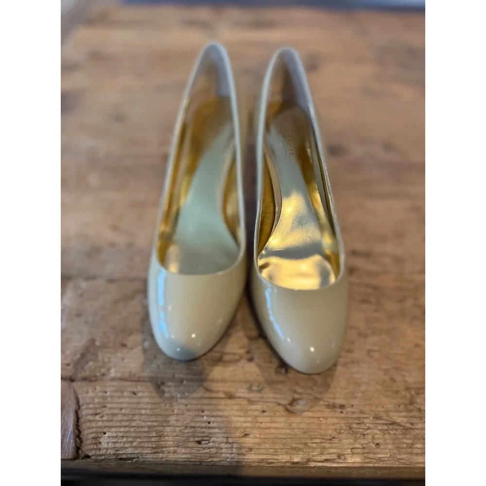 Coach Salma Beige Patent‎ Leather Classic Pump Heels Women's Size